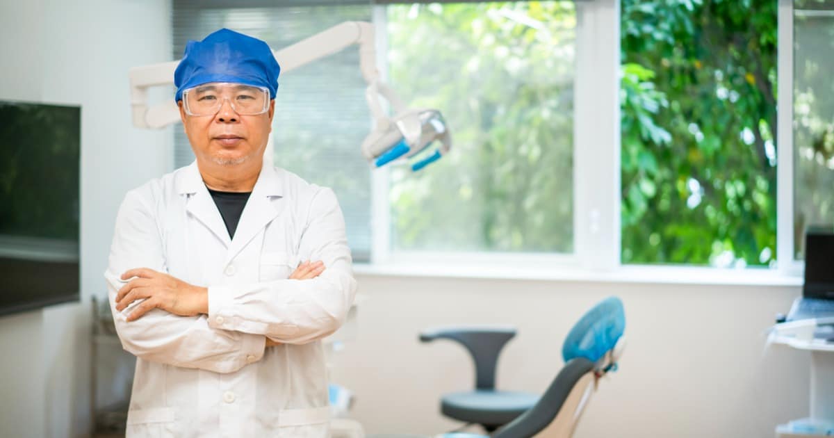 Dentist in operatory